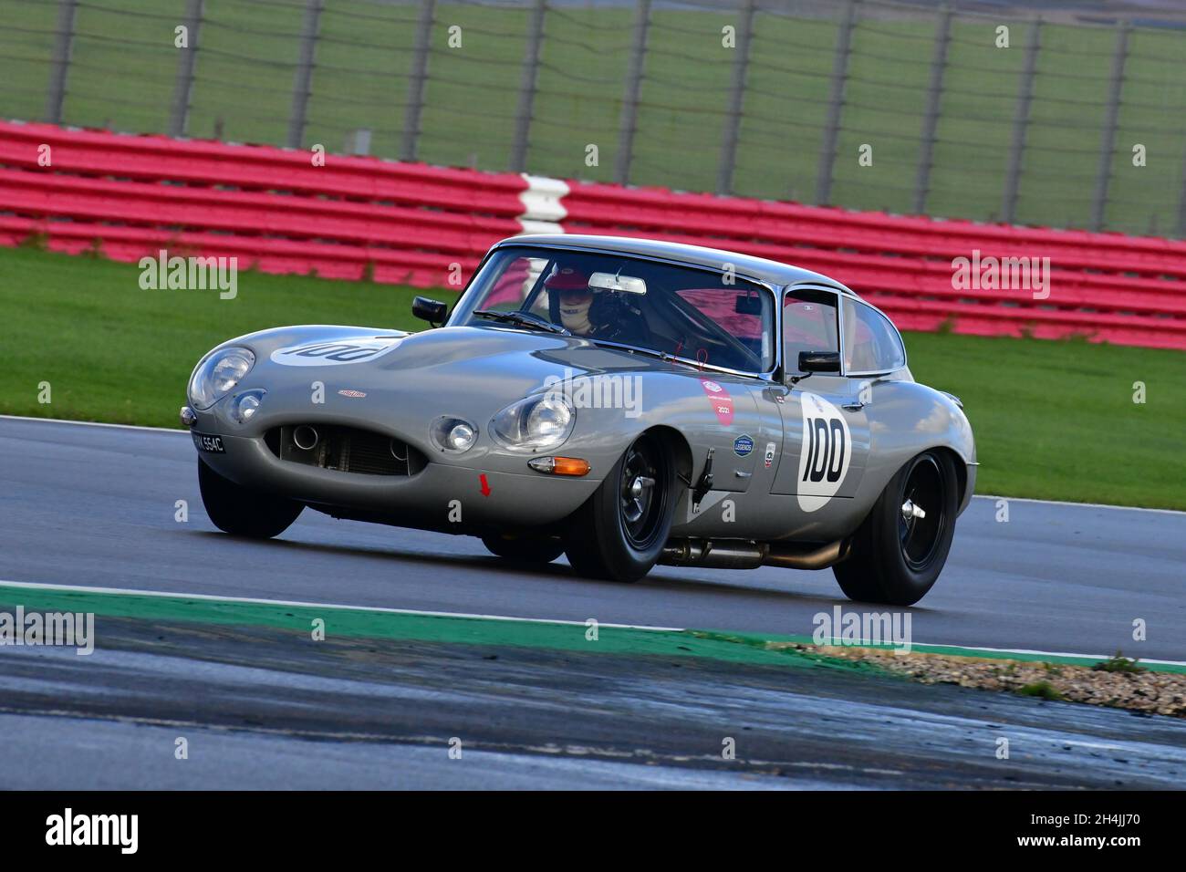 Louis Bracey, Jaguar e-Type, Motor Racing Legends, Jaguar Classic Challenge, evento per due piloti di un'ora, le vetture ammesse sono: E-TYPE precedenti al 1966, tipi C, Foto Stock