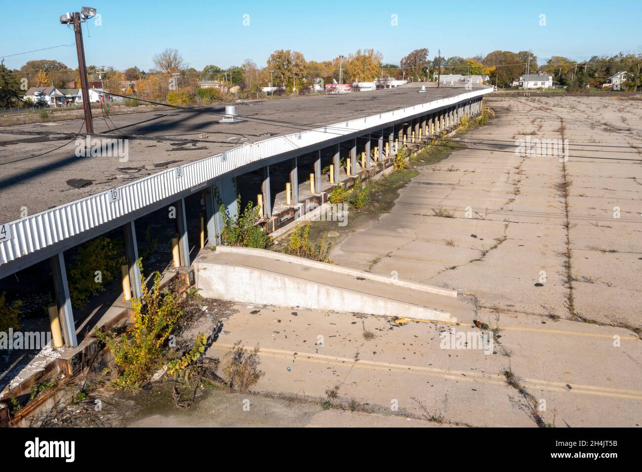 Detroit, Michigan - il carico attracca ad un terminale abbandonato del camion, precedentemente operato dai servizi di trasporto universali. Foto Stock