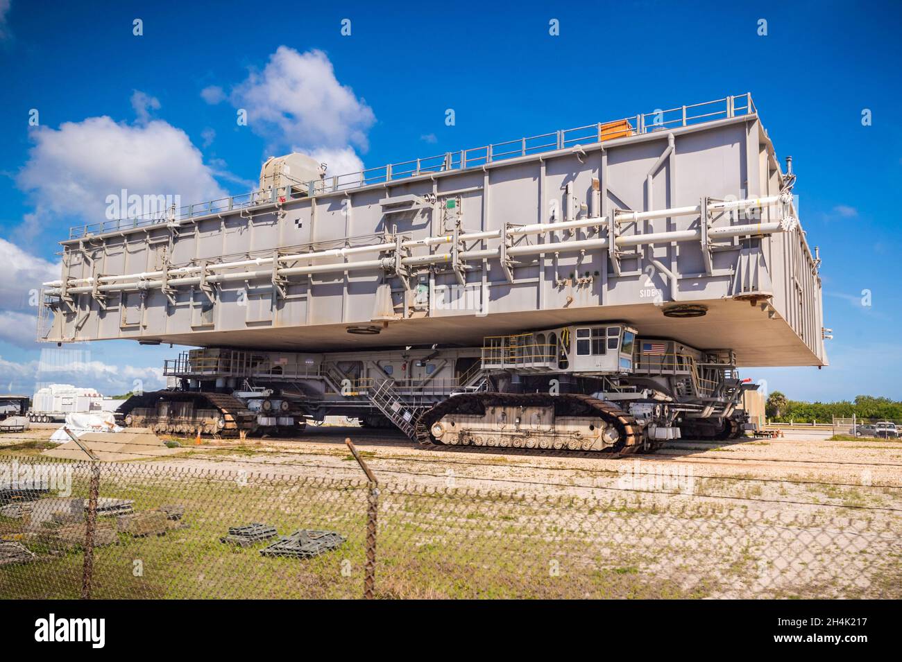 Stati Uniti, Florida, Orlando, Cape Canaveral, Kennedy Space Center, piattaforma mobile per spostare i razzi dall'edificio di assemblaggio al pattino di lancio Foto Stock