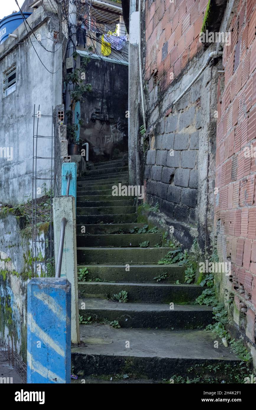 Brasile, Rio de Janeiro, Favela Babilona, scale innumerevoli salgono il lato della favela, non accesso in auto, tutto è fatto a piedi Foto Stock