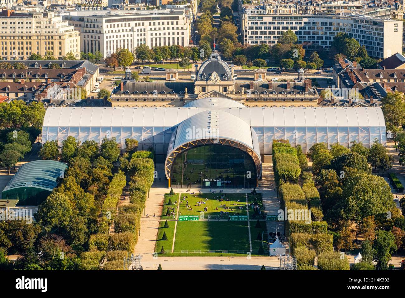 Francia, Parigi, Champ de Mars, Grand Palais Ephemere del gabinetto Wilmotte, costruito durante la ristrutturazione del Grand Palais e per le Olimpiadi del 2024 Foto Stock