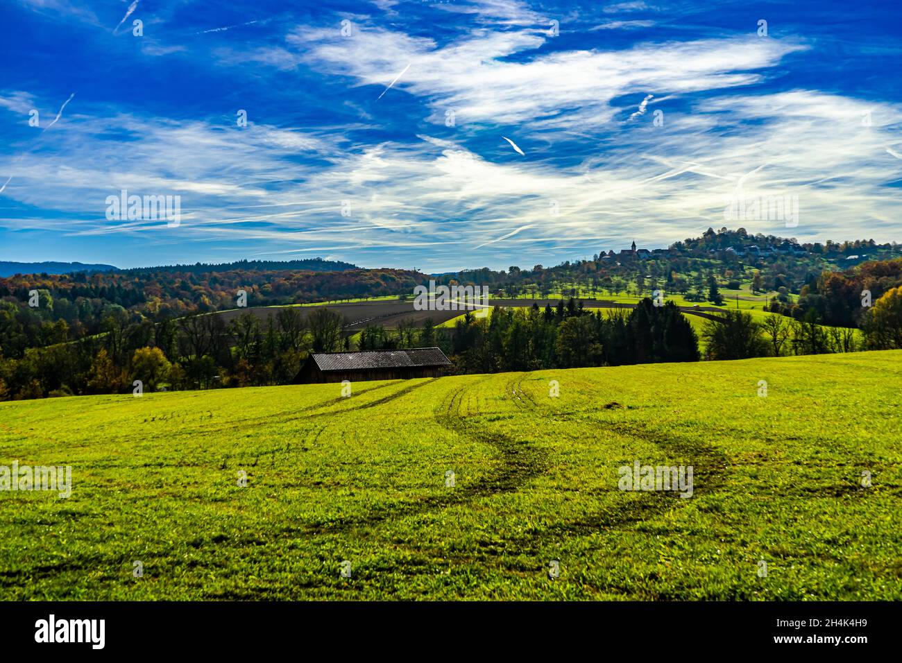 Splendida vista sui campi verdi di Grafenberg Foto Stock