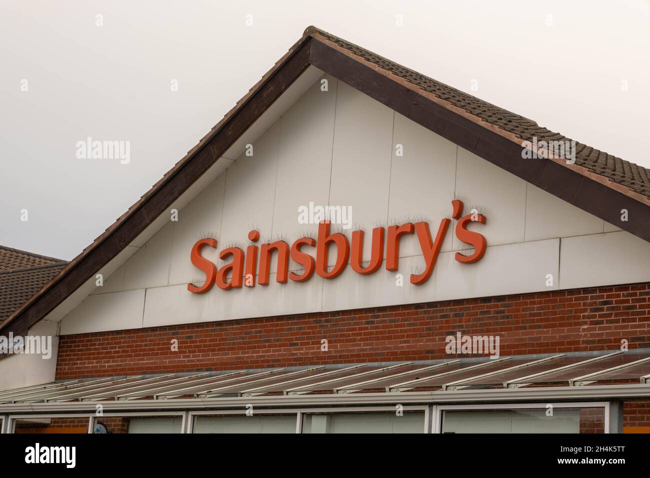 Cartello sopra il supermercato Sainsbury's nel centro commerciale di Pound Lane Norwich Norfolk Inghilterra uk Foto Stock