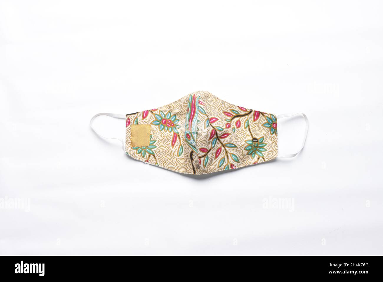 maschera in tessuto con tessuto batik Foto Stock