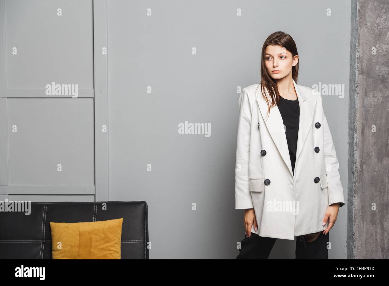 Pantaloni Neri Strappati Immagini e Fotos Stock - Alamy