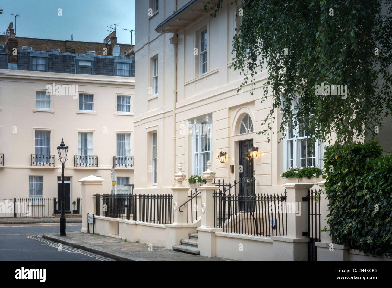 Regent's Park, Londra. Una residenza del 19 ° secolo: Angolo di Park Village West e Albany Street. Immobiliare di fascia alta, senza persone, architetto: John Nash Foto Stock