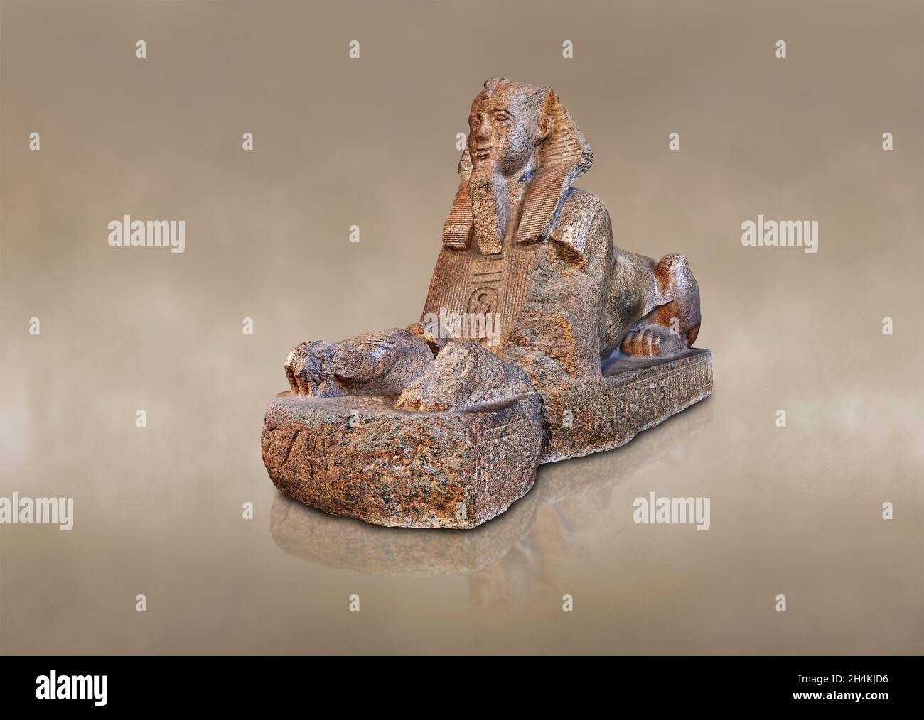 Statua egiziana scultura di una sfinge, circa 1750 AC, fine New Empire, da Tanis san-el-hagar, granito. Museo del Louvre inv A21 o N21. Royal sfinge ly Foto Stock