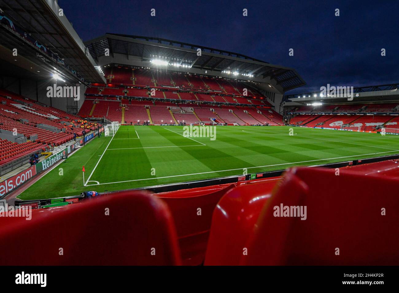 Una visione generale di Anfield, la casa di Liverpool prima della loro UEFA Champions League contro Atletico Madrid Foto Stock