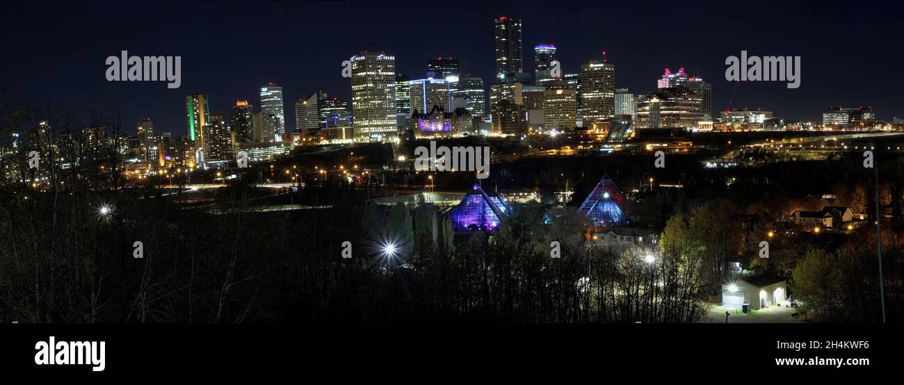 La città di Edmonton skyline di notte Foto Stock