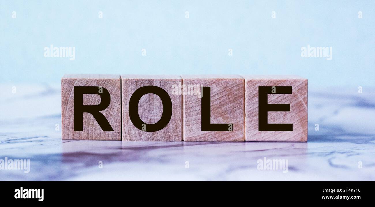 CONCETTO DI parola di affari DI RUOLO con il blocco dei cubi di legno sullo sfondo del tavolo Foto Stock