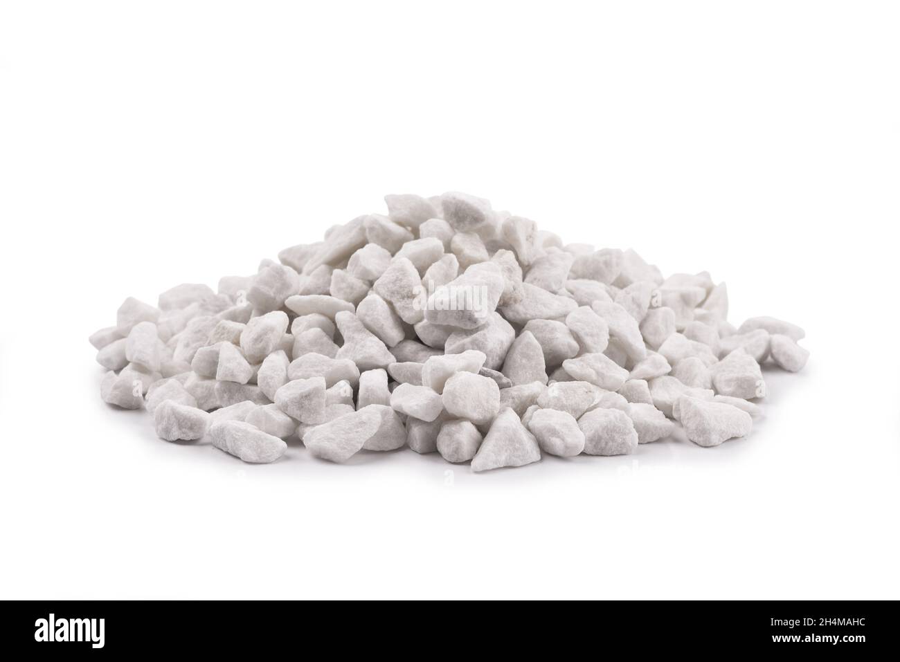 Grigio piccole rocce macinate texture isolato sfondo bianco. Pietra bianca piccola strada. Ghiaia ciottoli pietra Foto Stock Grigio piccole rocce macinate texture isolato sfondo bianco. Pietra bianca piccola strada. Ghiaia ciottoli pietra Foto Stock