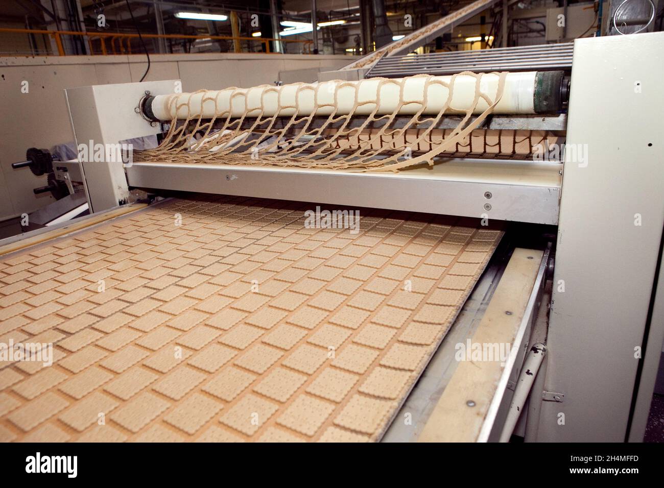 macchina per la produzione di biscotti in fabbrica Foto stock - Alamy