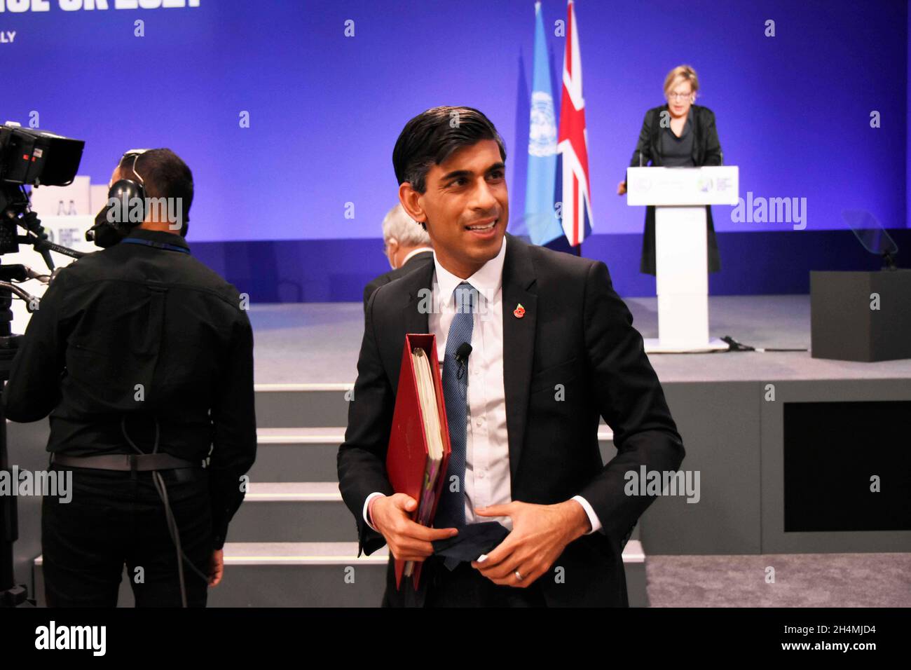 Glasgow, Scozia, Regno Unito. 3 novembre 2021. Il Cancelliere del governo britannico, Rishi Sunak, ha parlato ai paesi della finanza al vertice COP26 sui cambiamenti climatici a Glasgow. Sunak ha presieduto una tavola rotonda sul tema "portare un sistema finanziario per un futuro netto zero e resiliente". Ha invitato i relatori (da sinistra a destra): Ministro dell'economia, Arbelche Azucena, Uruguay; Mathias Cormann, Segretario generale dell'OCSE; Alison Rose, Chief Executive NatWest Group; Carlos Dominguez, segretario delle finanze, Filippine; Chanceller britannico dello scacchiere, Rishi Sunak. (Credit Image: © Rod Harbinson/ZUMA Press Wire) Foto Stock