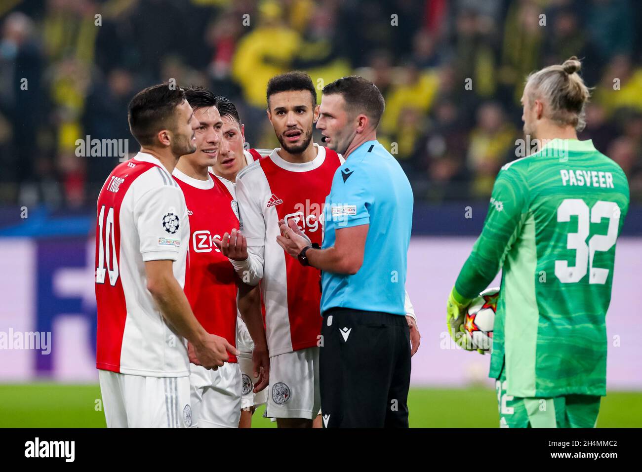 DORTMUND, PAESI BASSI - 3 NOVEMBRE: Pena per Borussia Dortmund. Credit: Orange Pics BV/Alamy Live News Foto Stock