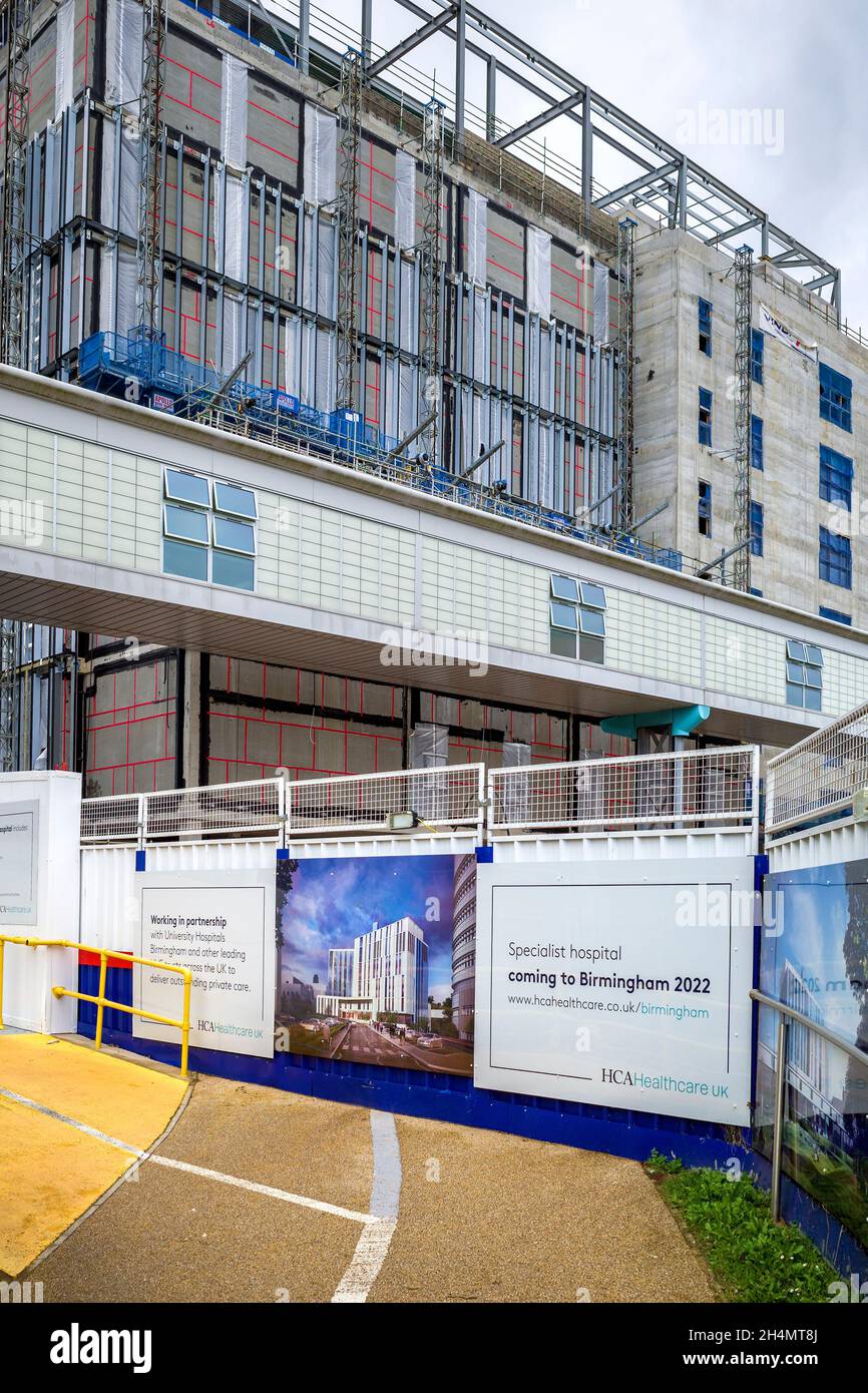 L'Harborne Hospital, visto qui in costruzione, è un nuovo ospedale da 100 milioni di sterline situato nel campus della Queen Elizabeth Hospital di Birmingham. Foto Stock