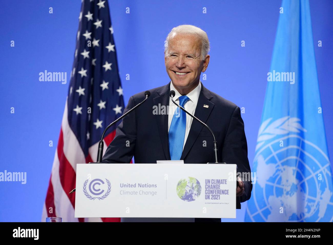 Glasgow, Regno Unito. 2 novembre 2021. Il presidente degli Stati Uniti Joe Biden tiene una conferenza stampa alla conclusione del raduno dei leader del COP26 U.N. Climate Summit al Glasgow Science Center il 2 novembre 2021 a Glasgow, Scozia. Credit: Adam Schultz/White House Photo/Alamy Live News Foto Stock