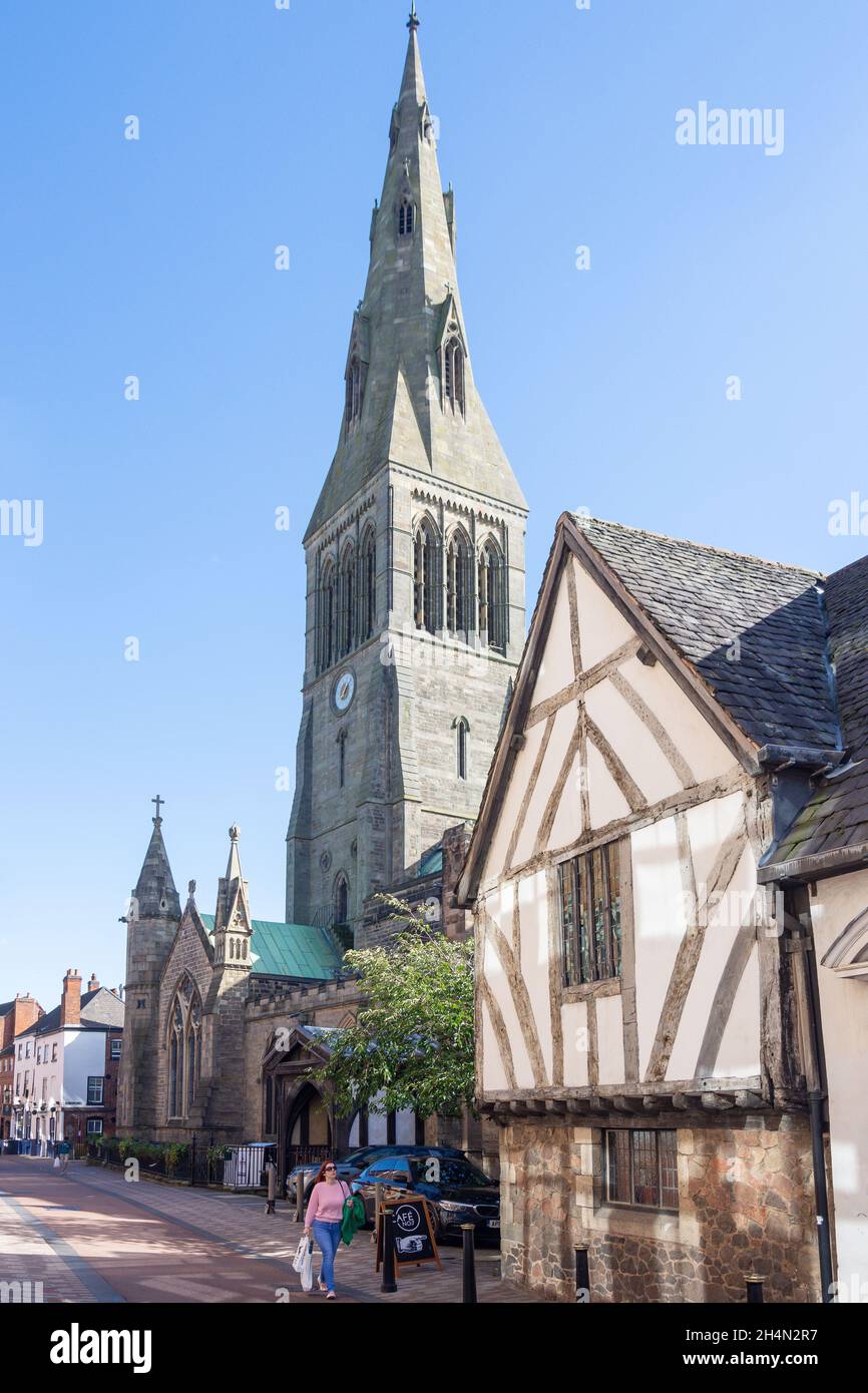 Leicester Cathedral and the Guildhall Museum, Guildhall Lane, Cathedral Quarter, City of Leicester, Leicestershire, Inghilterra, Regno Unito Foto Stock