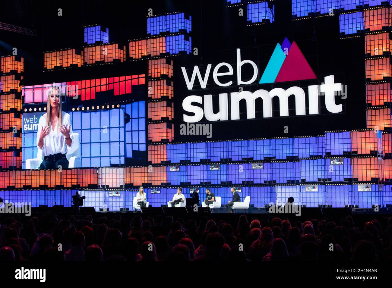 Lisbona, Portogallo. 03 novembre 2021. Vista generale di Altice Arena Center Stage durante la terza giornata del Web Summit 2021.Largest, conferenze tecnologiche, punto d'incontro, dibattito, evoluzione tecnologica, Web Summit (Photo by Hugo Amaral/SOPA Images/Sipa USA) Credit: Sipa USA/Alamy Live News Foto Stock