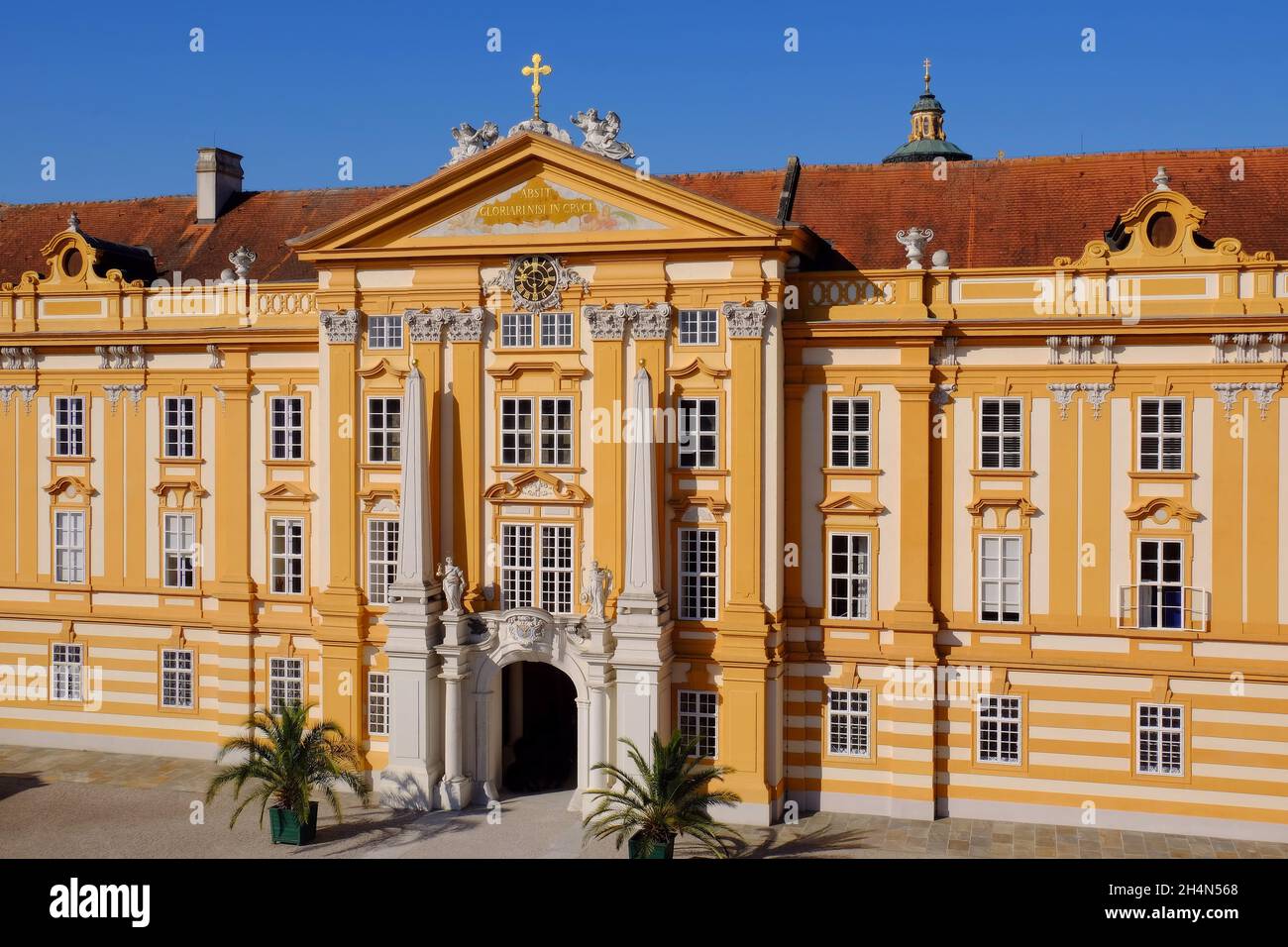 Ingresso all'Abbazia di Melk a Melk sul Danubio a Wachau, bassa Austria Foto Stock