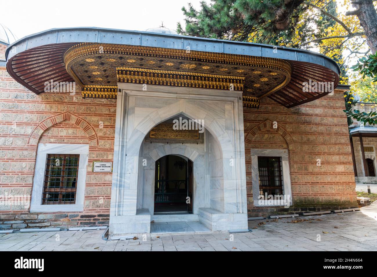 Bursa, Turchia – 10 novembre 2020. Tomba del Sultano Murad II presso il complesso Muradiye di Bursa. Murad II fu il sultano dell'Impero Ottomano da 1421 t. Foto Stock