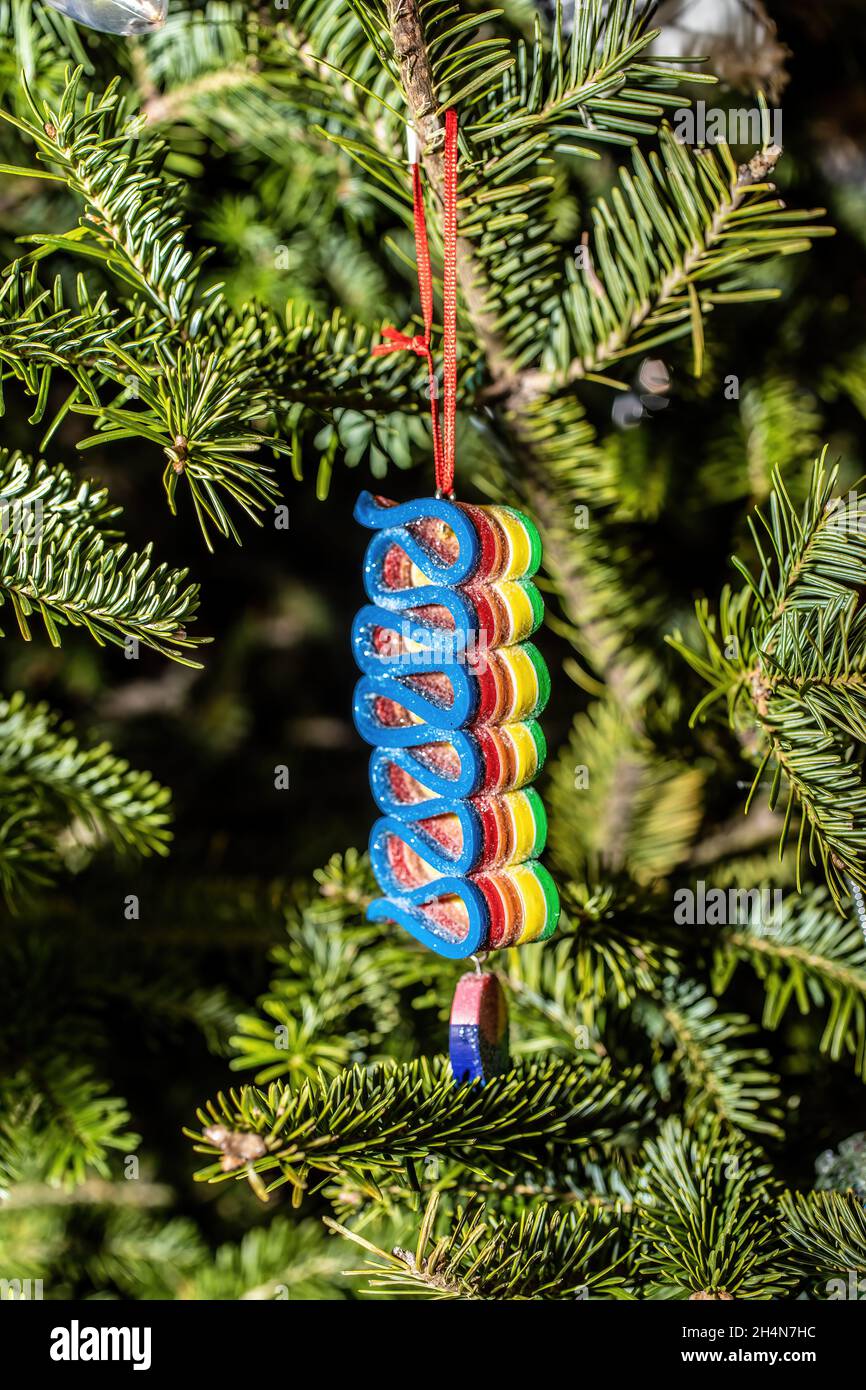 Ornamento di caramelle su un albero di Natale al negozio di dolciumi Kismet a Carlton, Minnesota USA. Foto Stock