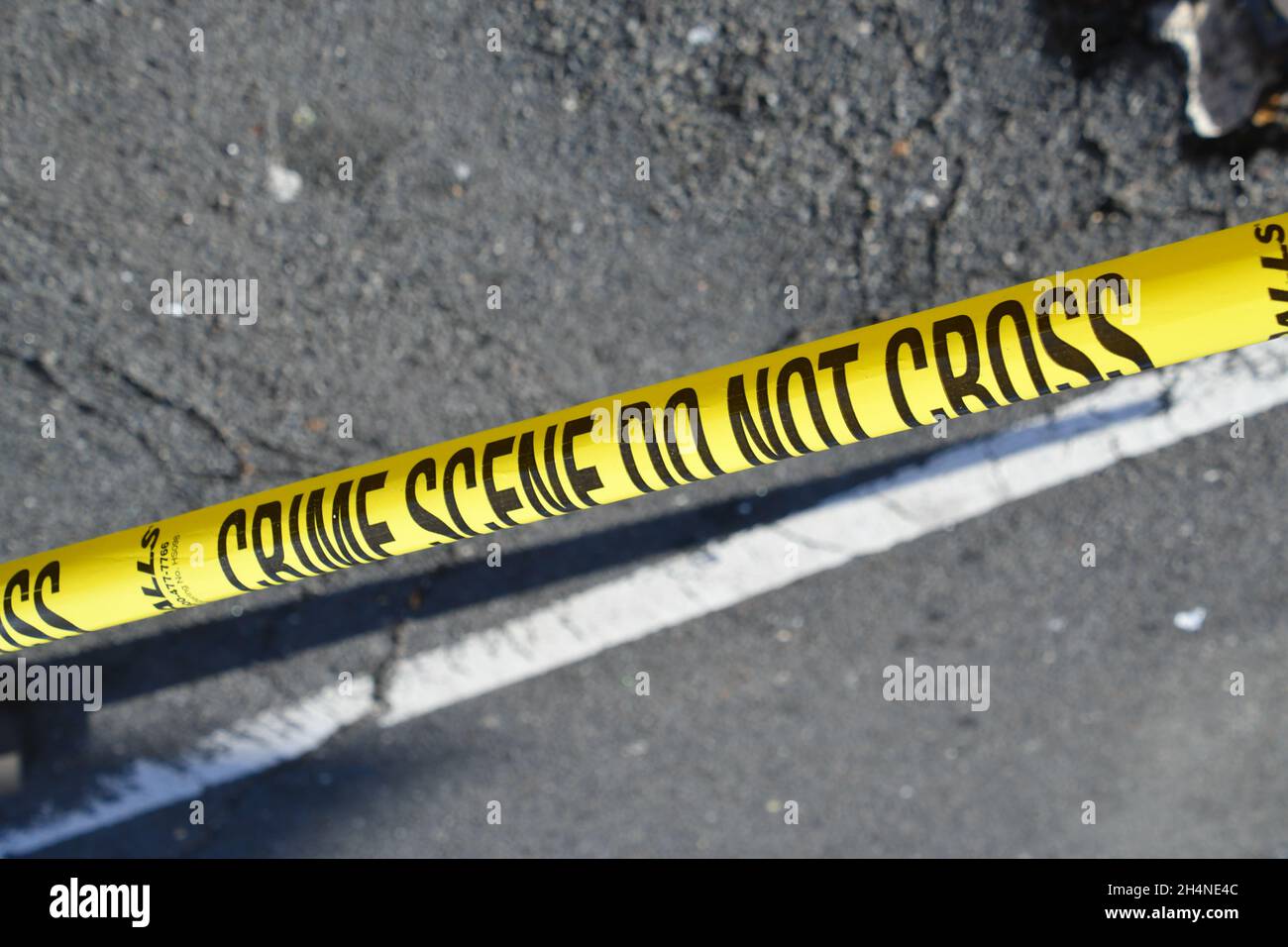 La scena del crimine non attraversa il nastro giallo della polizia Foto Stock