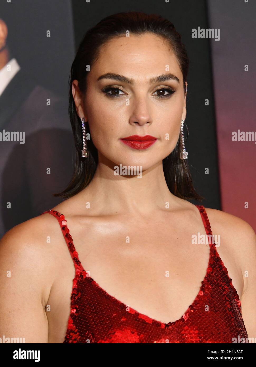 Los Angeles, Stati Uniti. 03 novembre 2021. Gal Gadot arriva al Netflix's RED NOTICE World Premiere tenuto a LA Live a Los Angeles, CA il Mercoledì, ?Novembre 3, 2021. (Foto di Sthanlee B. Mirador/Sipa USA) Credit: Sipa USA/Alamy Live News Foto Stock