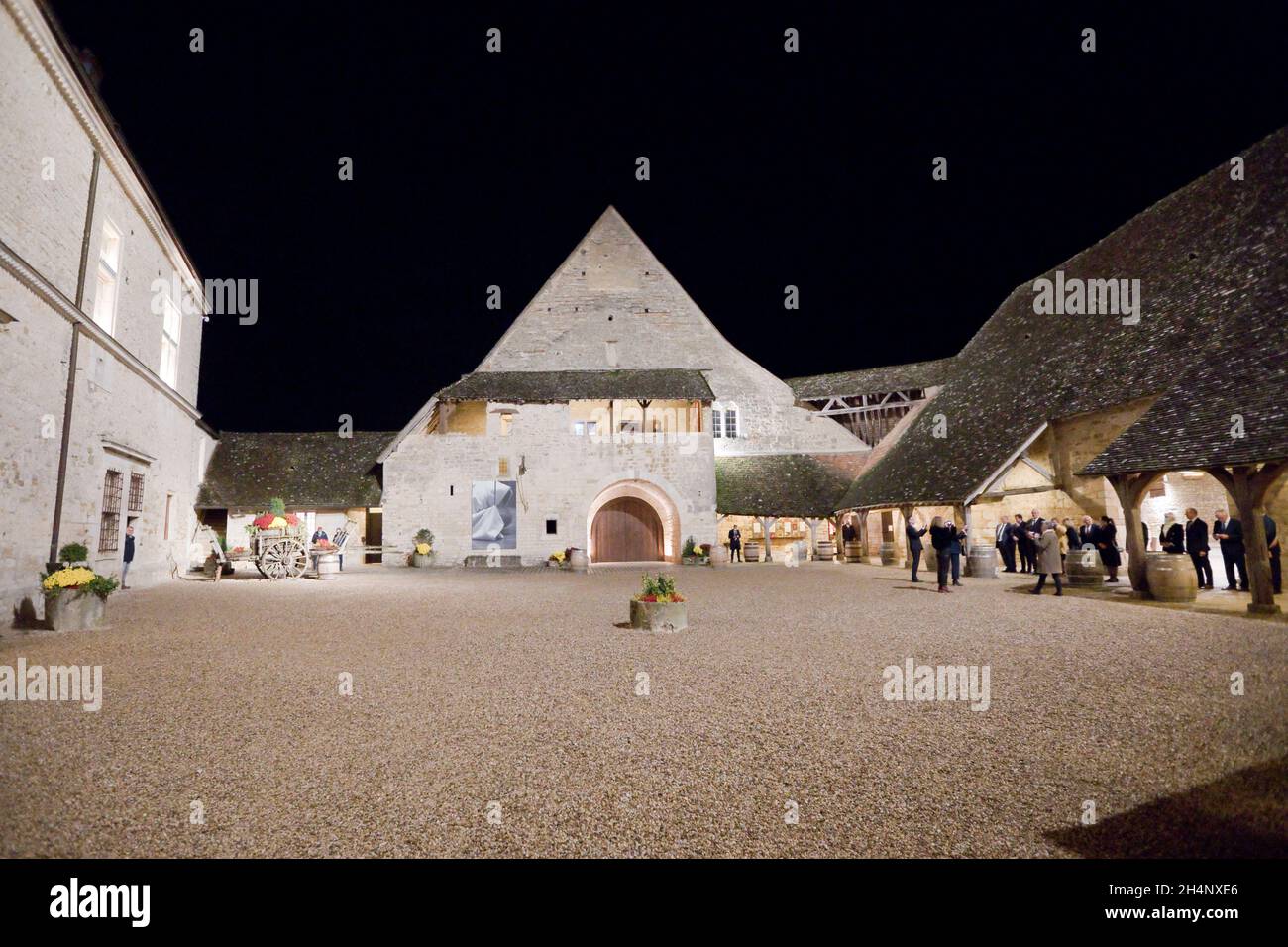 Una visione generale dell'Hotel-Dieu, un ex ospedale fondato nel 1443 da Nicolas Rolin, cancelliere del duca di Borgogna, a Beaune, Francia orientale, il 3 novembre 2021. Foto di JC Tardivon/Pool/ABACAPRESS.CO Foto Stock