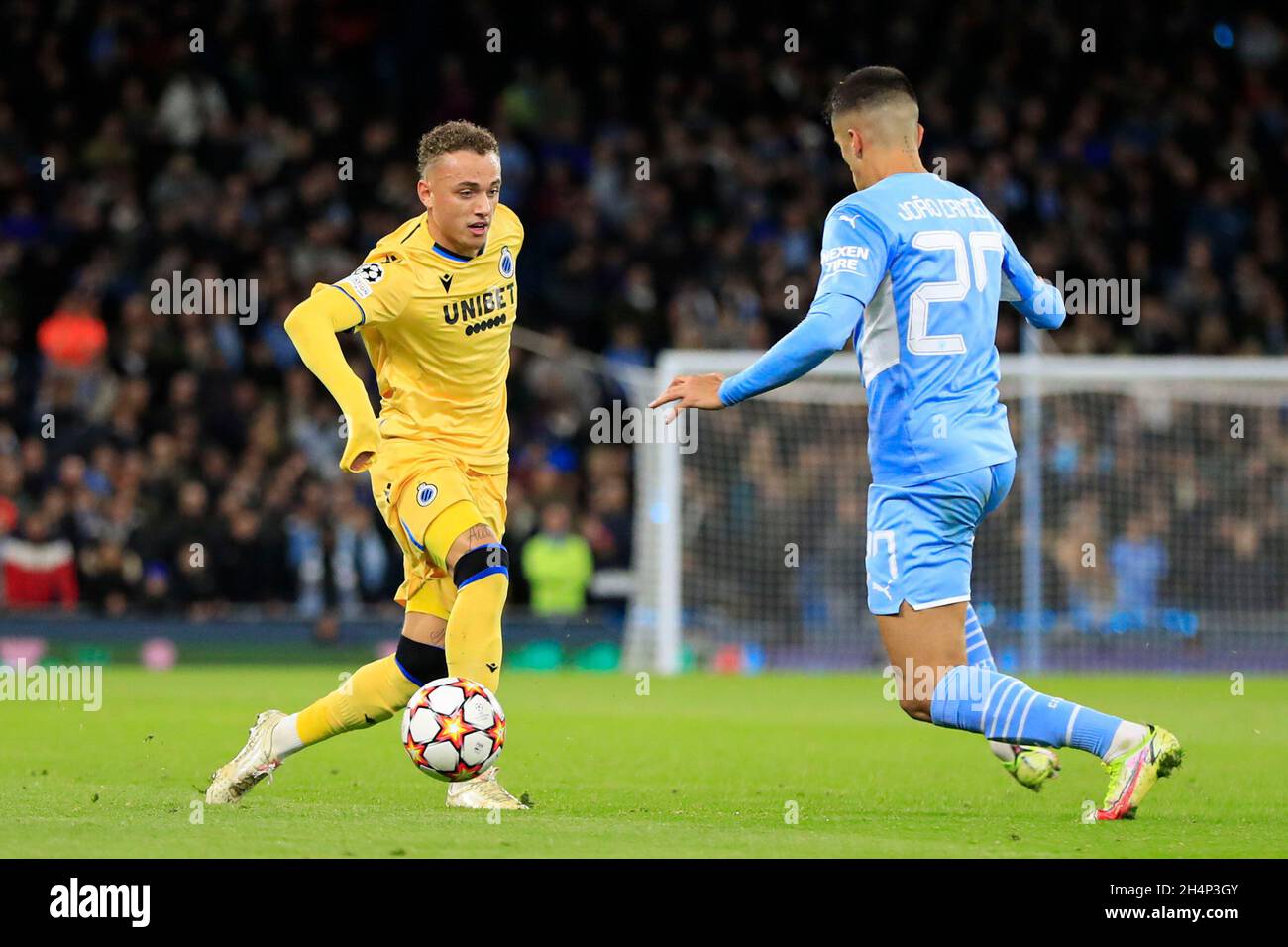 Noa Lang #10 del Club Brugge è confrontata con Joao Cancelo #27 di Manchester City Foto Stock