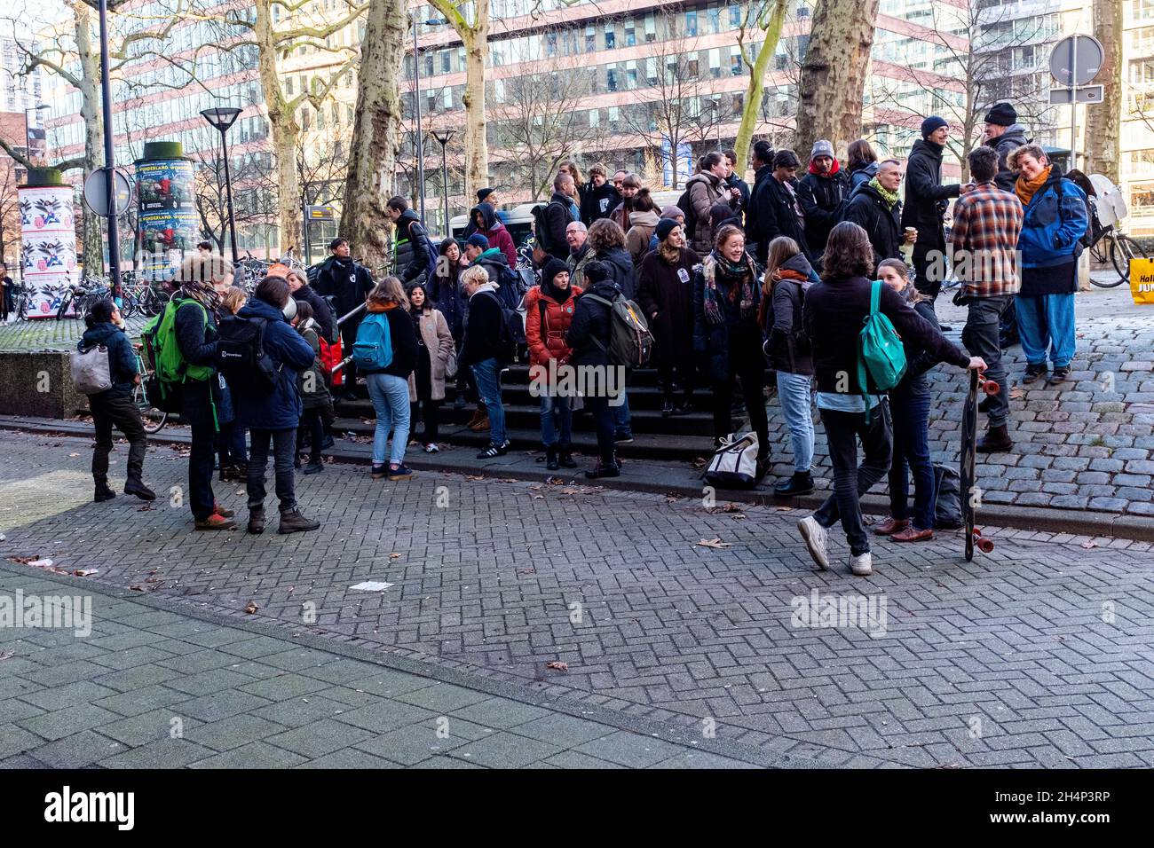 Rotterdam, Paesi Bassi. Gatherin della ribellione di estinzione locale di Rotterdam | XR Group, prima di una protesta contro il cambiamento climatico e l'incapacità dei governi di adottare misure inesorative. Foto Stock