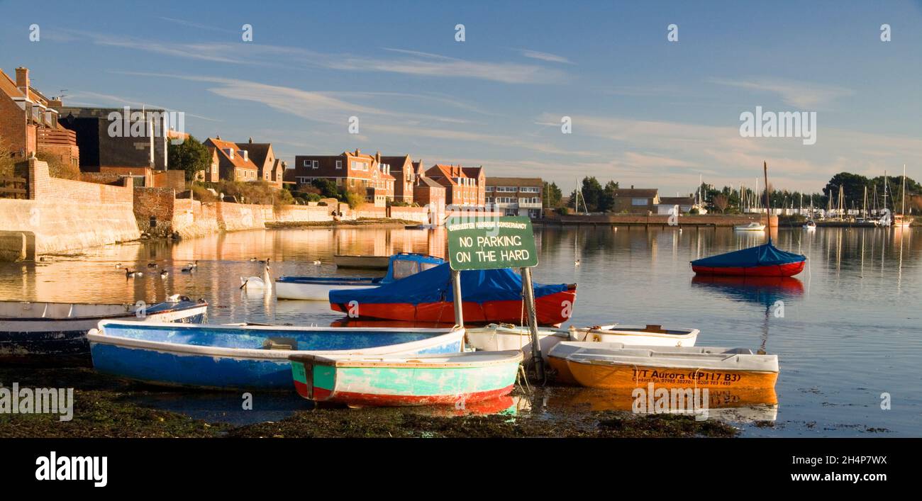 barche nel porto di chichester sussex ovest Foto Stock