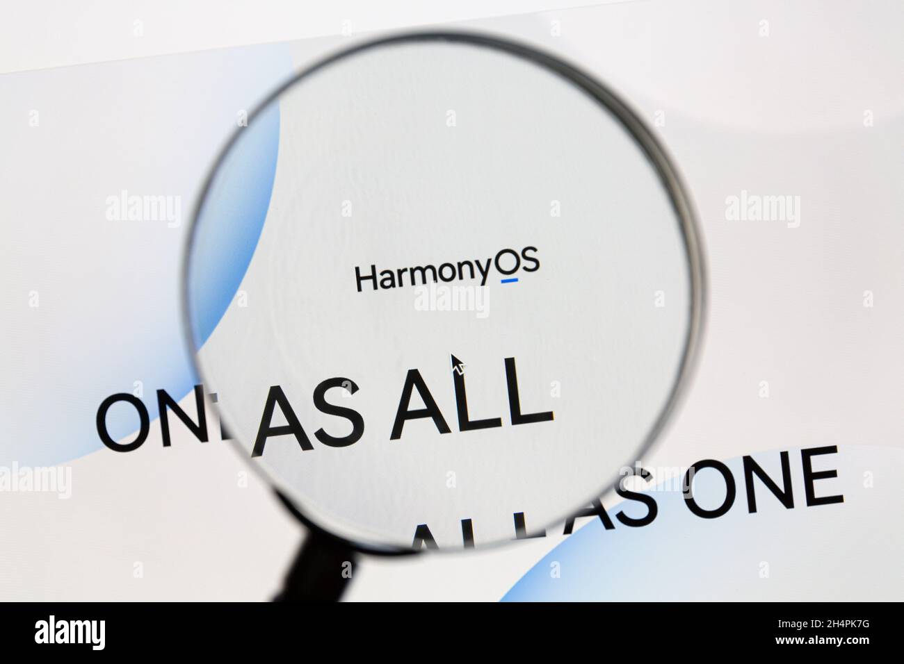 Ostersund, Svezia - 19 giugno 2021: Harmony OS website. Harmony OS è un sistema operativo sviluppato da Huawei per l'esecuzione su più dispositivi. Foto Stock