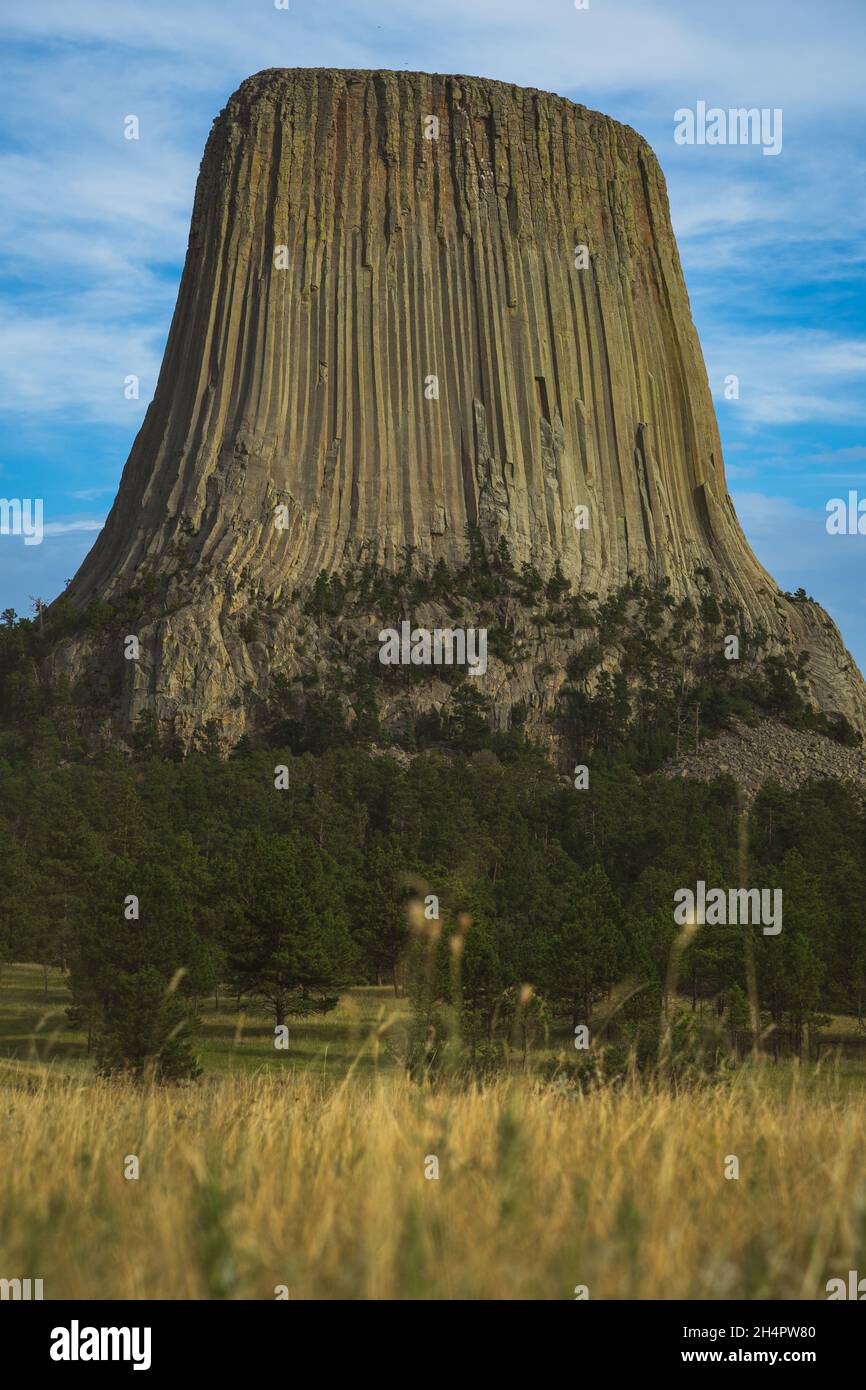 Foto verticale del Devils Tower National Monument nel Wyoming, USA Foto Stock