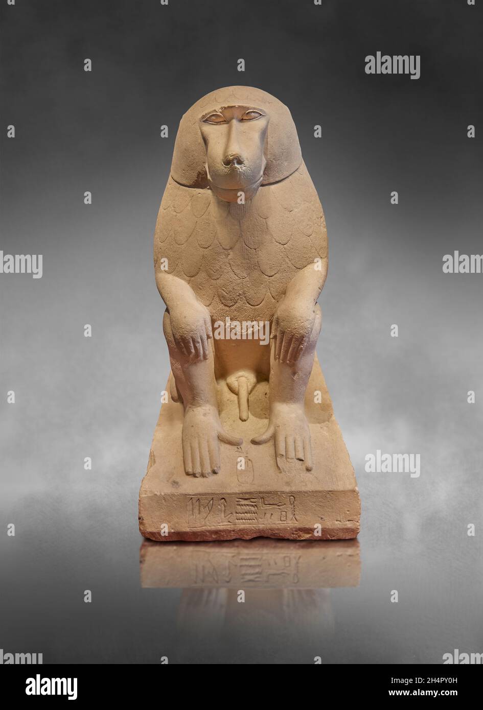 Statua egizia scultura statua di un babbuino, Museo del Louvre inv A126. L'iscrizione recita: Il re dell'Egitto superiore e inferiore, snefrou ama la forma, g Foto Stock