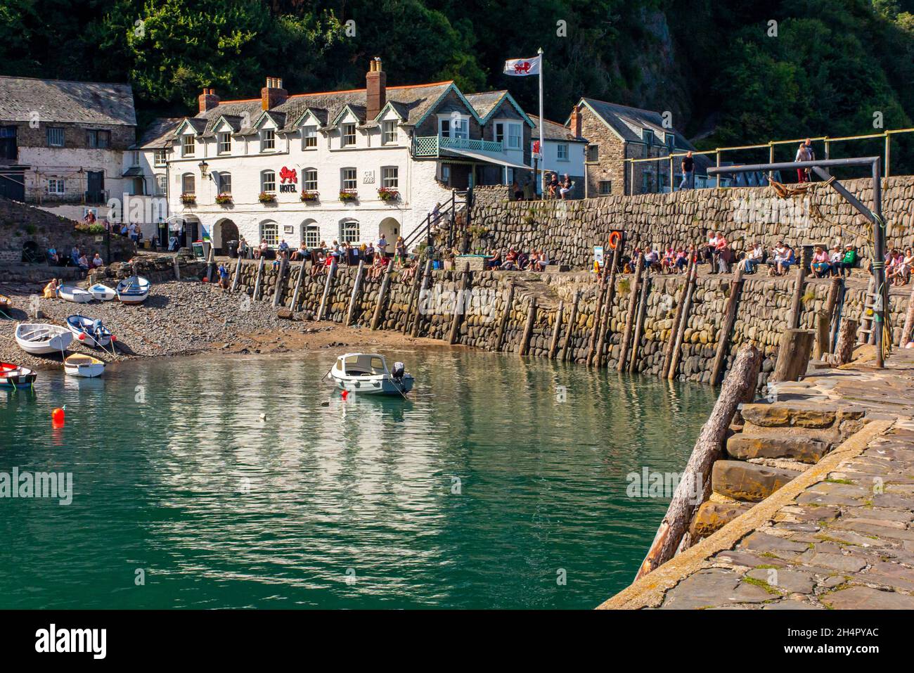 Red Lion Hotel a Clovelly un villaggio portuale che si affaccia sulla Baia di Bideford e il canale di Bristol nel Devon nord Inghilterra Regno Unito Foto Stock