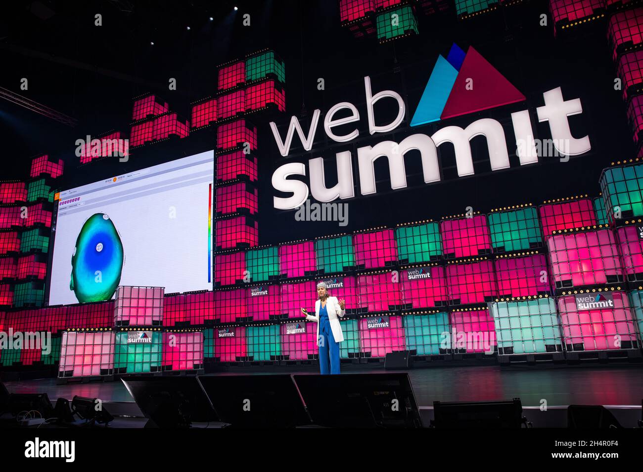 Lisbona, Portogallo. 03 novembre 2021. Ana Maiques, co-fondatore e CEO di Neuroelectrics, parla durante il terzo giorno del Web Summit al Parque das Nacoes di Lisbona. Credit: SOPA Images Limited/Alamy Live News Foto Stock