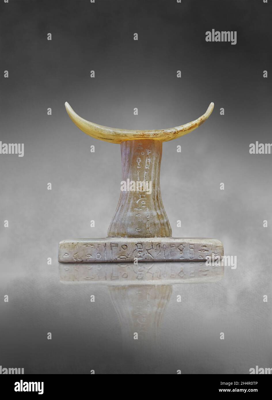 Poggiatesta egiziano per dormire di cortisan Metou, 2350-200 AC, yombe RS6 Moyenne, alabastro. Museo del Louvre E11479 o E22285. Inscritto amico Metou, per Foto Stock