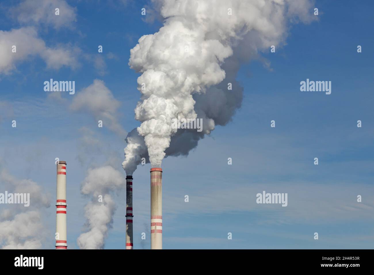 esalazioni da una centrale elettrica a carbone Foto Stock