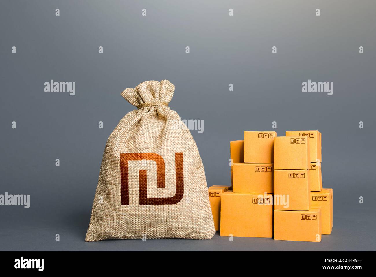 Scatole e borsa di denaro israeliana shekel. Il concetto di commercio di  beni e di produzione. Logistica di magazzino. Settore aziendale. Consegna.  Profitto da tr Foto stock - Alamy