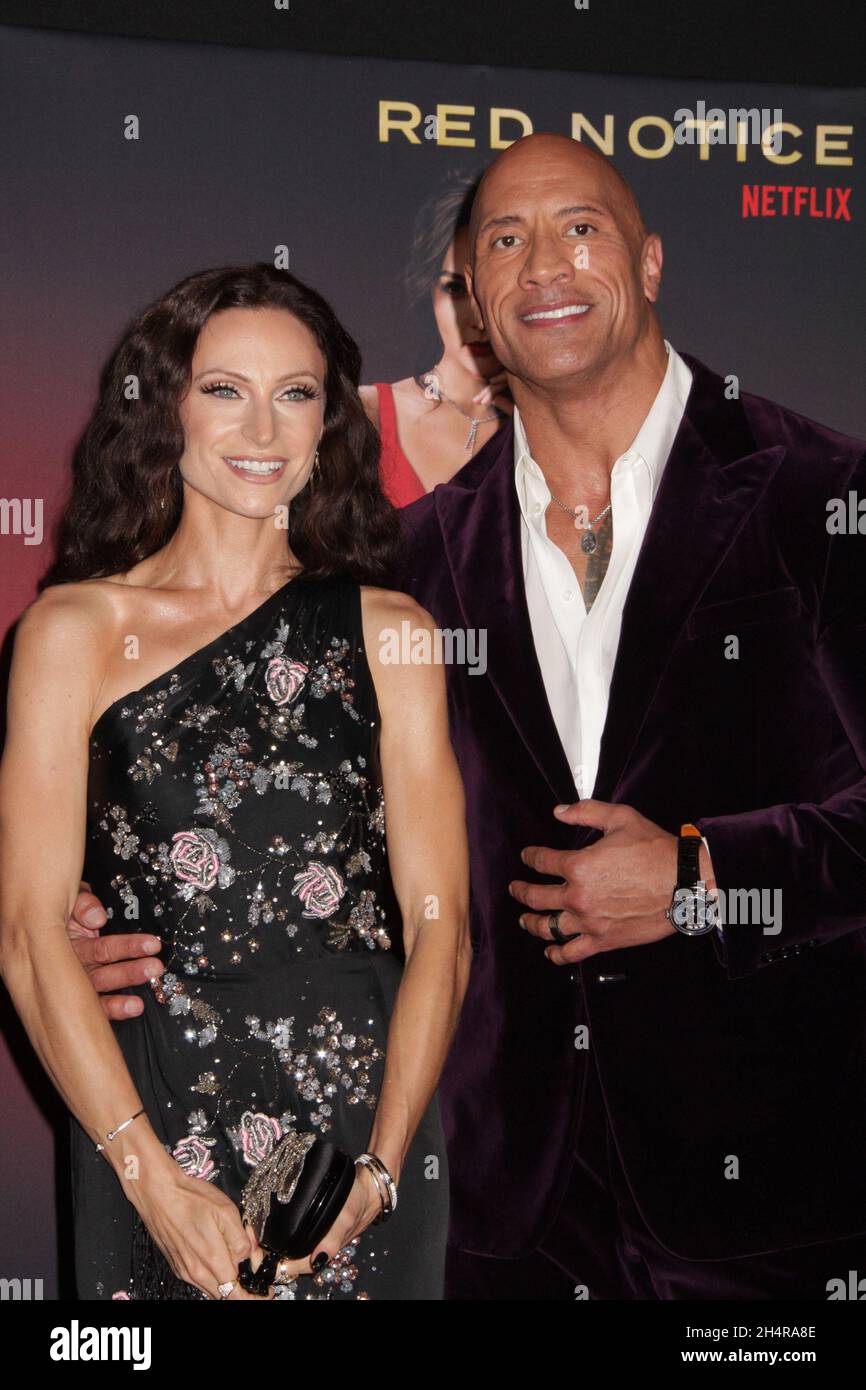 Lauren Hashian, Dwayne Johnson 11/03/2021 la prima mondiale della "Red