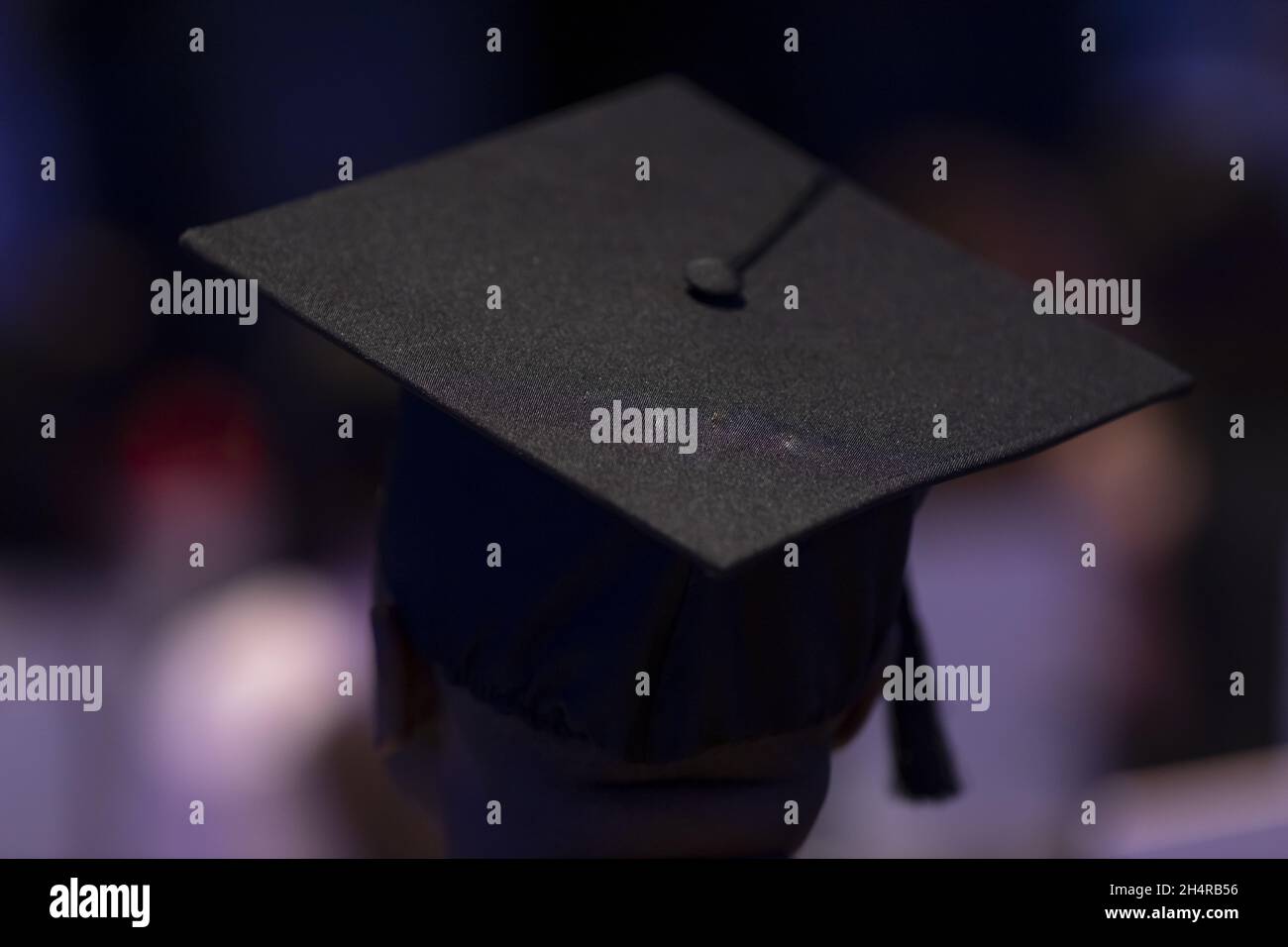 Tema di formazione e laurea con tappo nero quadrato accademico Foto Stock