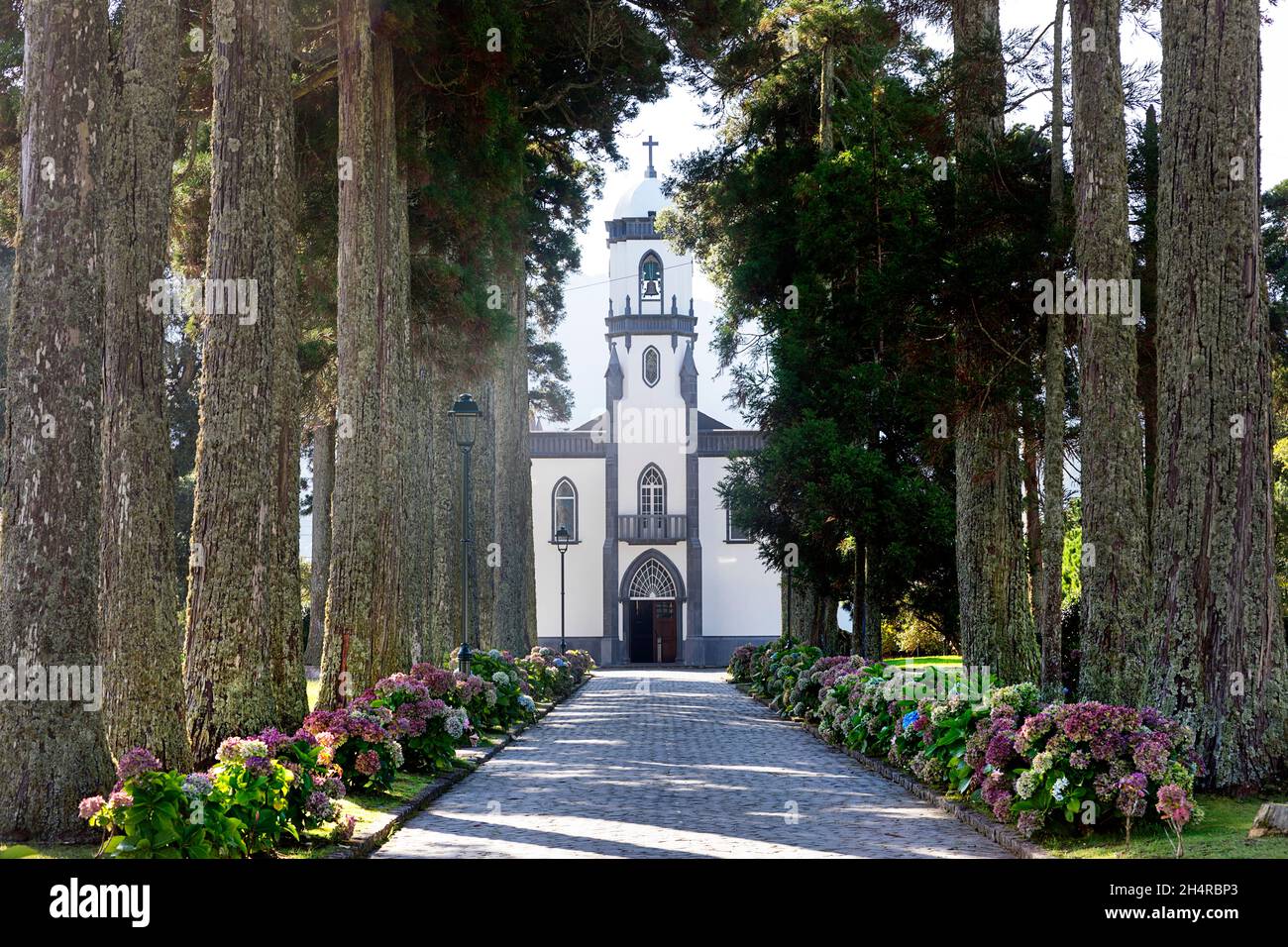 Bella chiesa Igreja de São Nicolau a Sete Cidades sull'isola di Sao Miguel, Azzorre, Portogallo Foto Stock