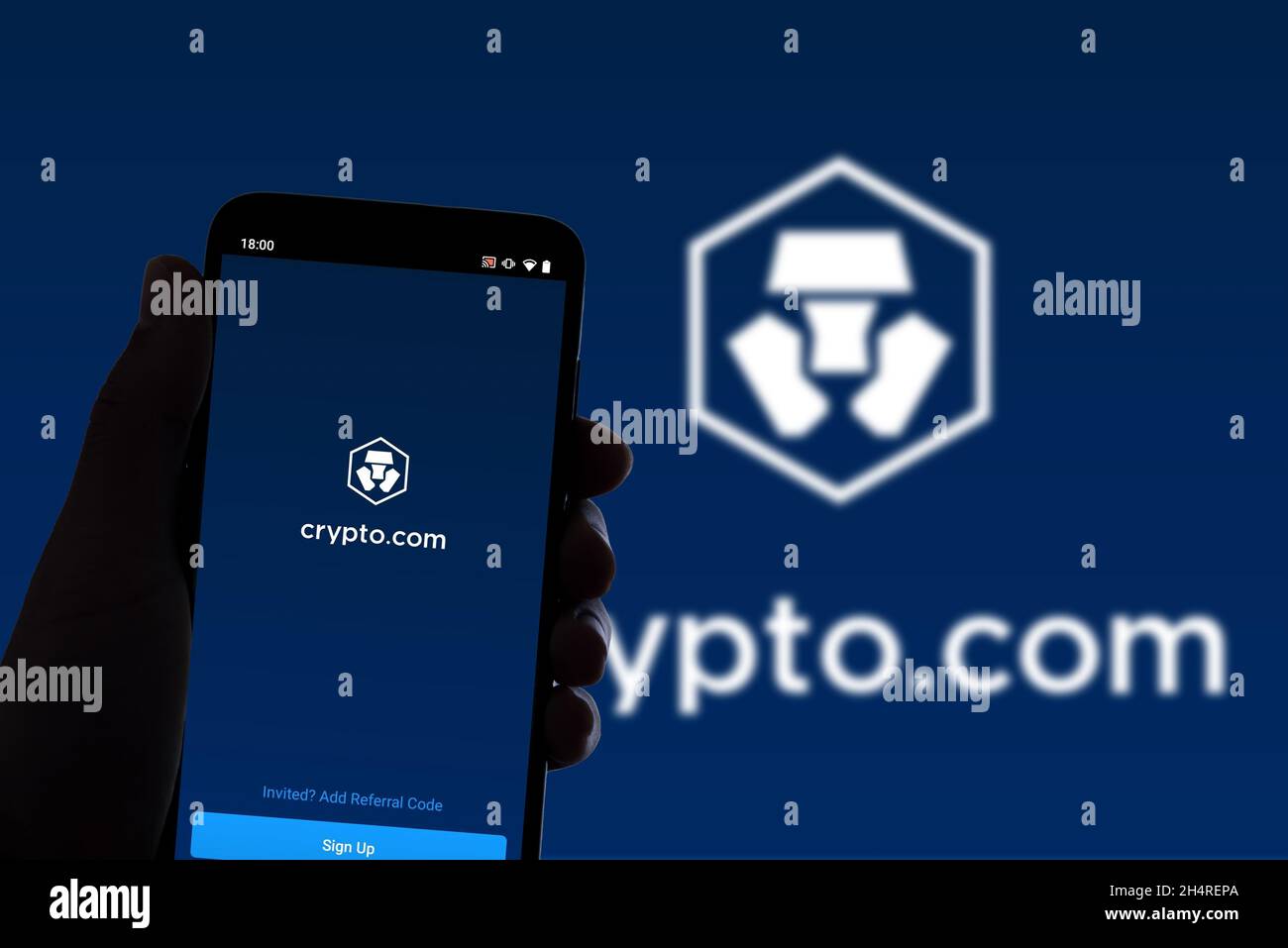 In questa illustrazione della foto il sito Crypto del portafoglio criptovaluta è visto sullo schermo di un telefono cellulare a Barcellona, in Spagna, il 4 novembre 2021. Foto Stock