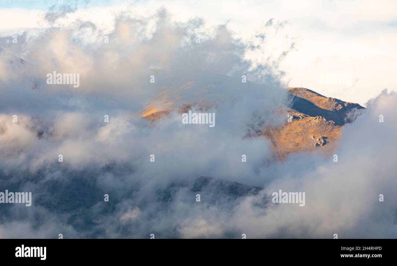 Strom autunnale su Pic de Finestrelles (picco Finestrelles). Alta Cerdanya, Girona, Catalogna, Spagna, Europa. Foto Stock
