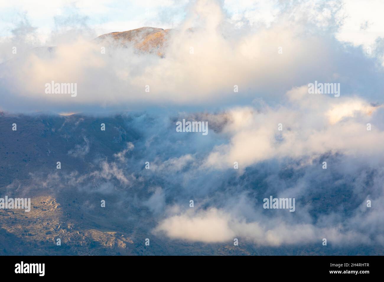 Strom autunnale su Pic de Finestrelles (picco Finestrelles). Alta Cerdanya, Girona, Catalogna, Spagna, Europa. Foto Stock