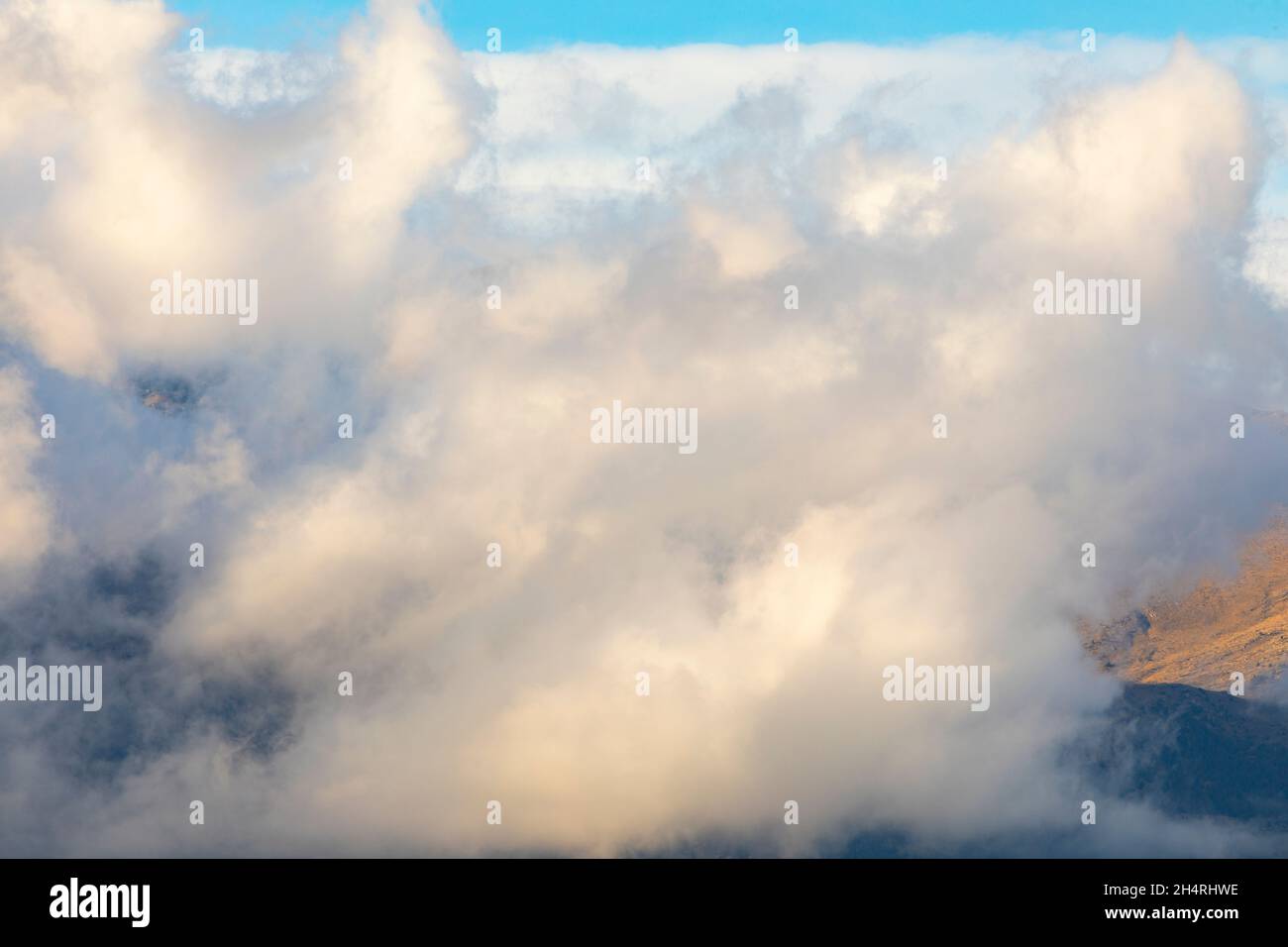 Strom autunnale su Pic de Finestrelles (picco Finestrelles). Alta Cerdanya, Girona, Catalogna, Spagna, Europa. Foto Stock