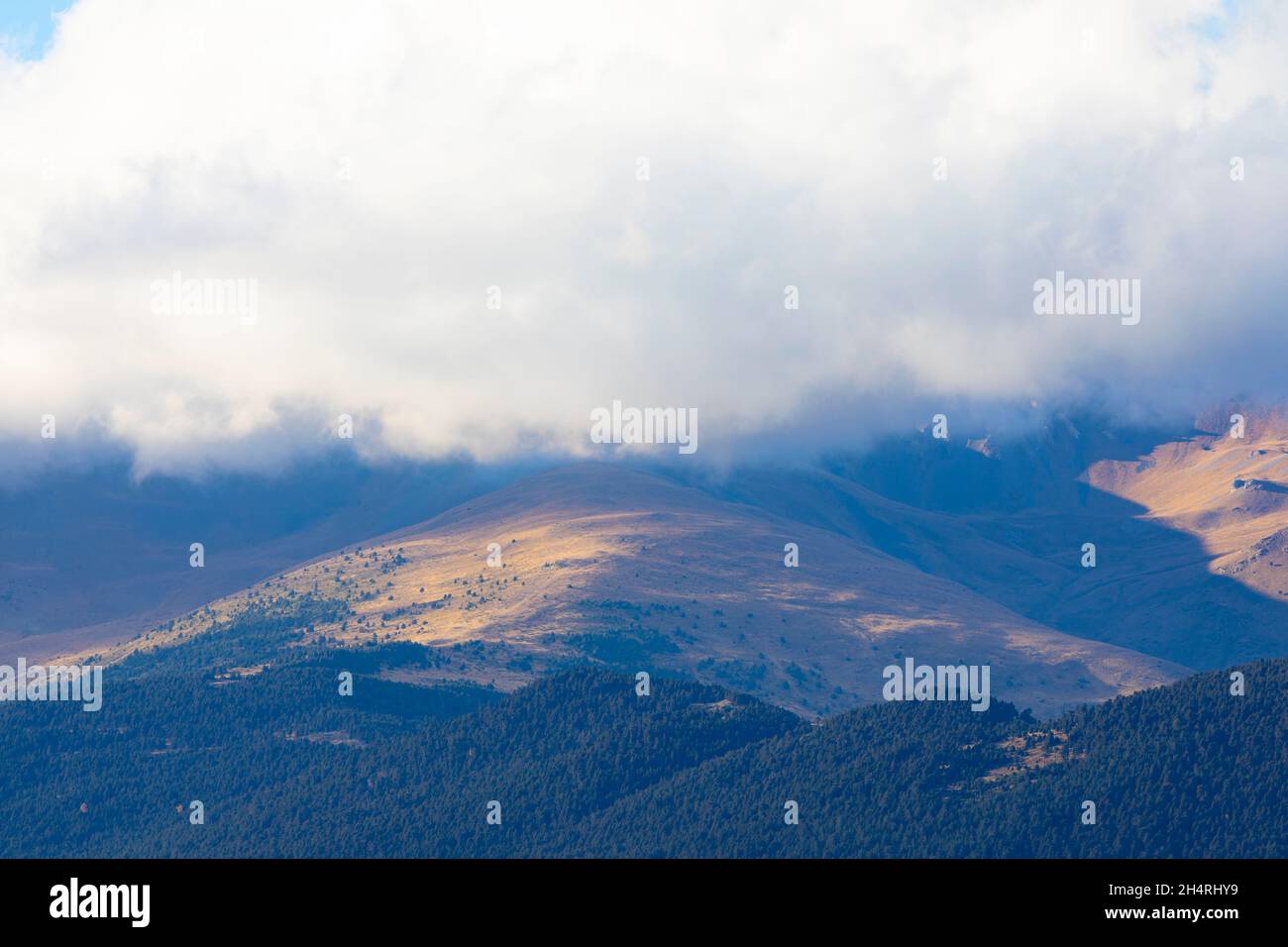Strom autunnale su Pic de Finestrelles (picco Finestrelles). Alta Cerdanya, Girona, Catalogna, Spagna, Europa. Foto Stock