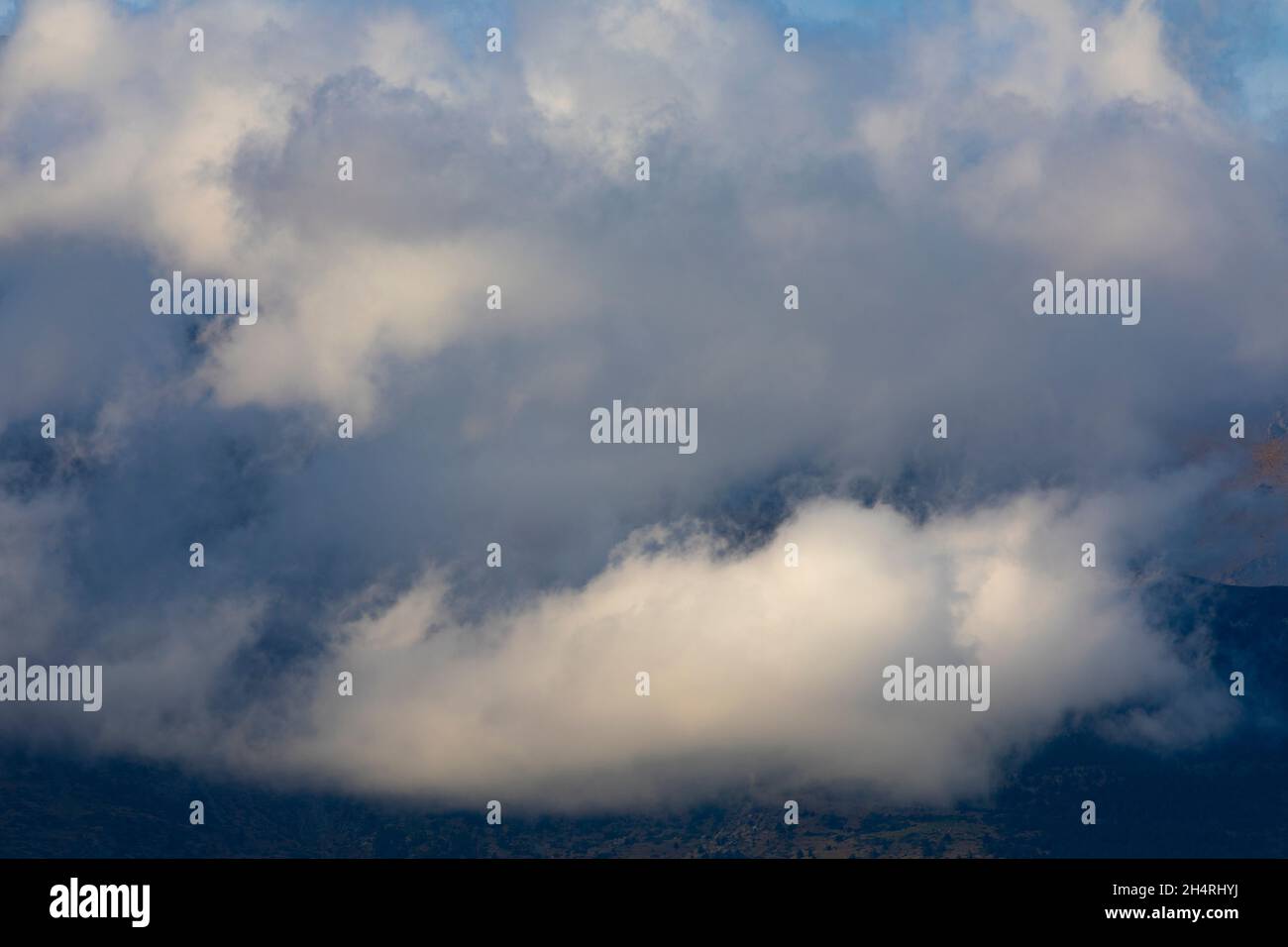 Strom autunnale su Pic de Finestrelles (picco Finestrelles). Alta Cerdanya, Girona, Catalogna, Spagna, Europa. Foto Stock