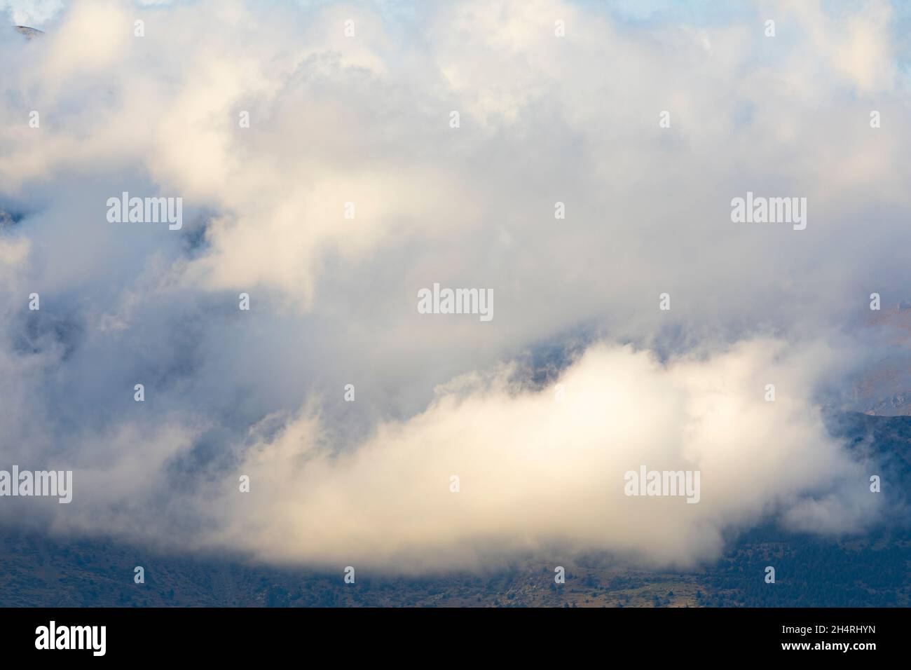 Strom autunnale su Pic de Finestrelles (picco Finestrelles). Alta Cerdanya, Girona, Catalogna, Spagna, Europa. Foto Stock
