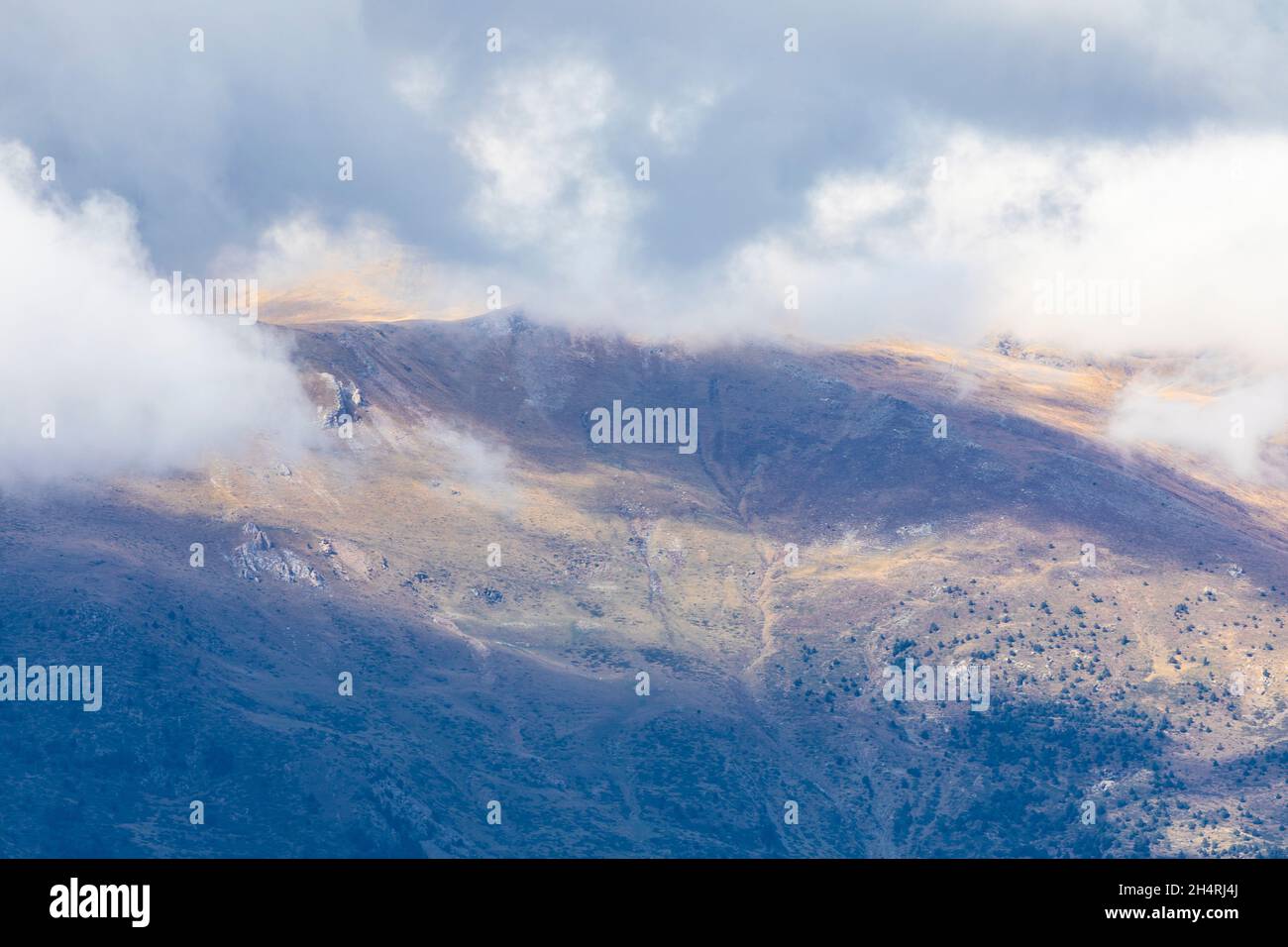 Strom autunnale su Pic de Finestrelles (picco Finestrelles). Alta Cerdanya, Girona, Catalogna, Spagna, Europa. Foto Stock